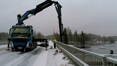 Miehistökorilla päästään turvallisesti myös sillan alle korjaustöihin