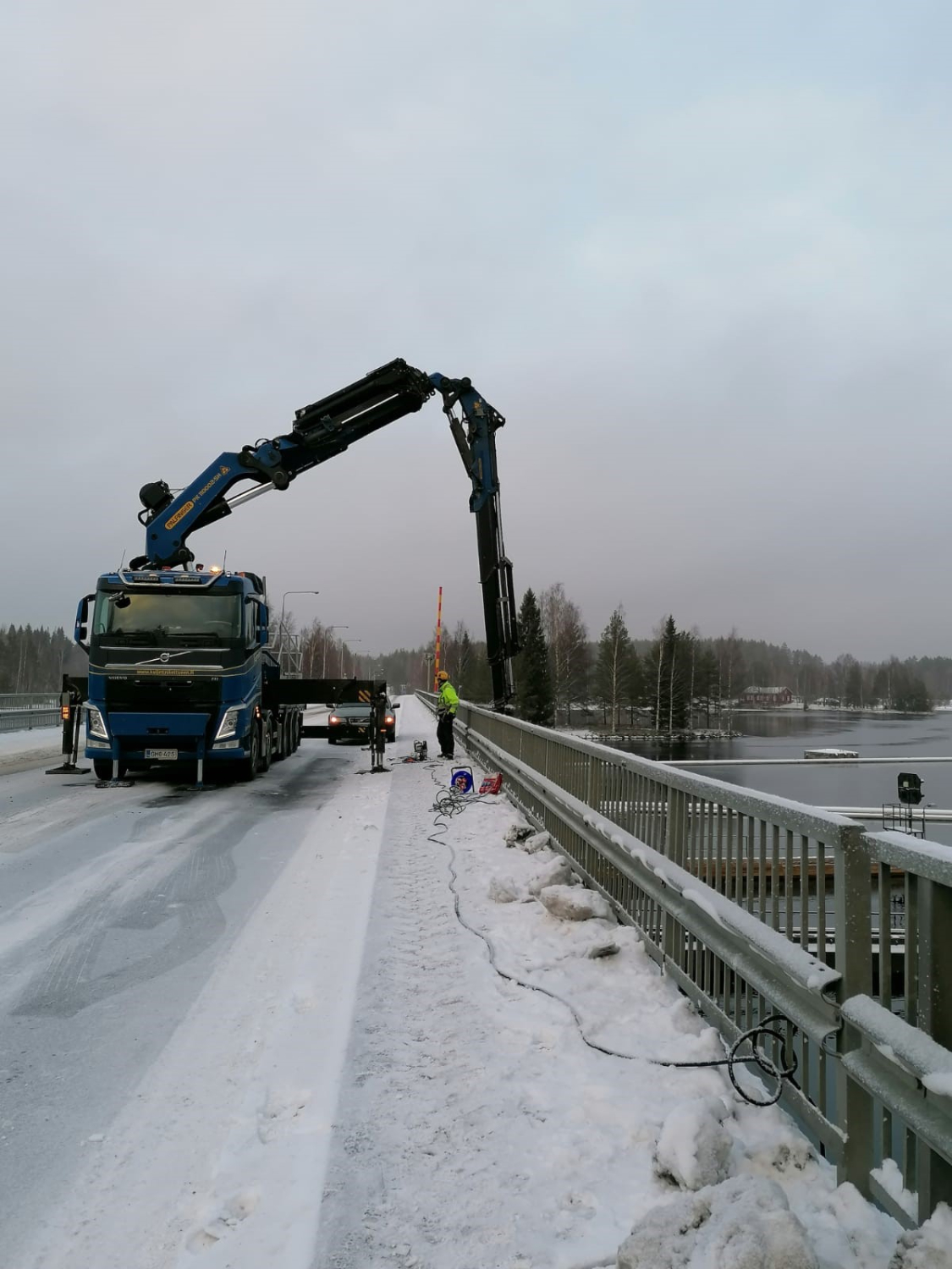 Miehistökorilla päästään turvallisesti myös sillan alle korjaustöihin